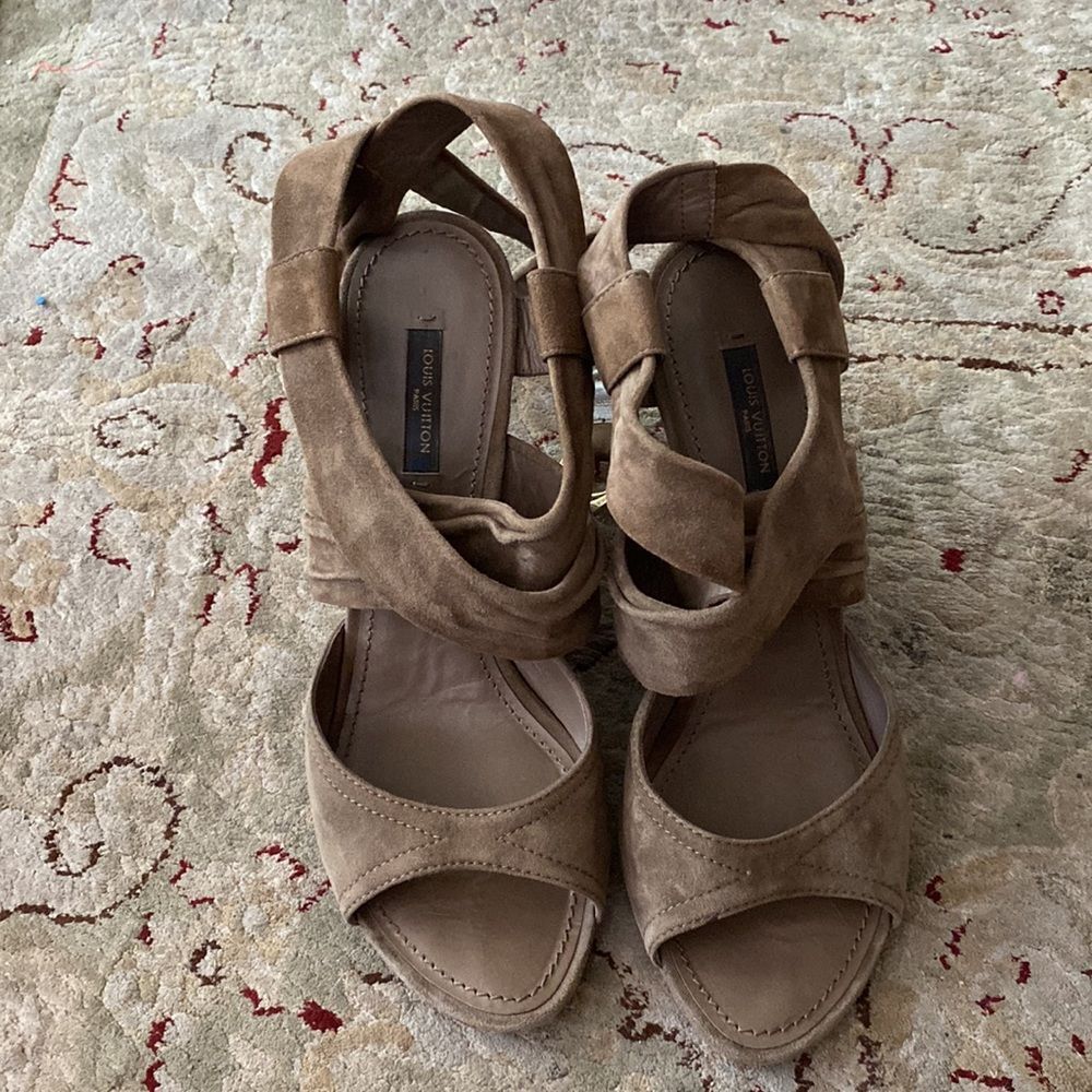 Louis Vuitton butter suede wedges with straps. - Picture 3 of 10